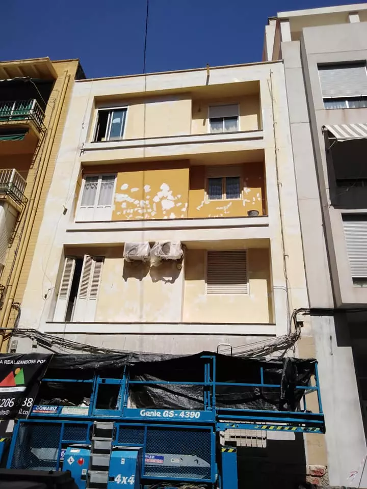 Trabajos de pintura de fachada de edificio